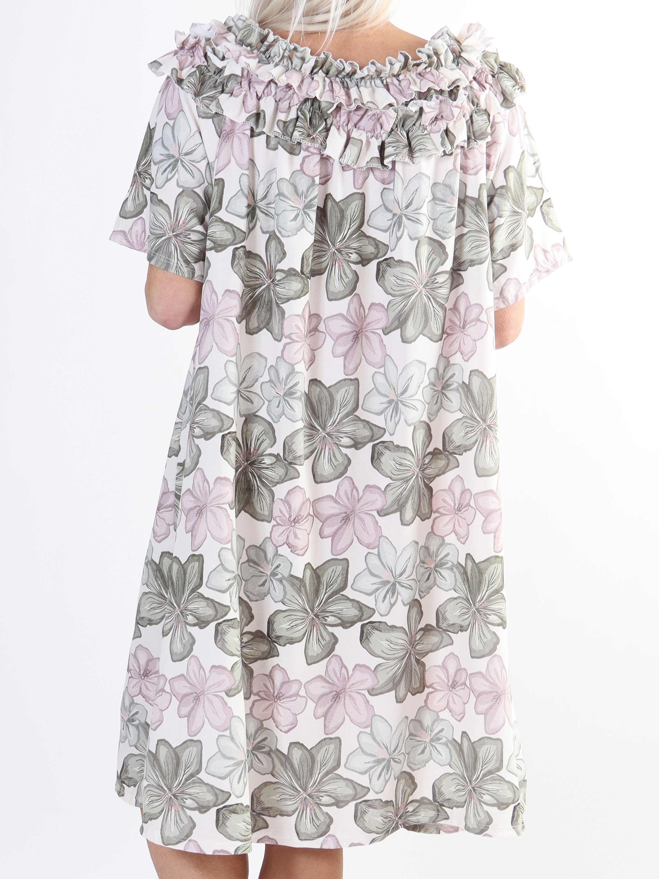 Chili Sleeveless Dress Flower - Blomstret plus size kjole med flæser